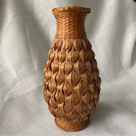Vintage Wicker Wrapped White Ceramic Bud Vase! - Picture 9 of 11